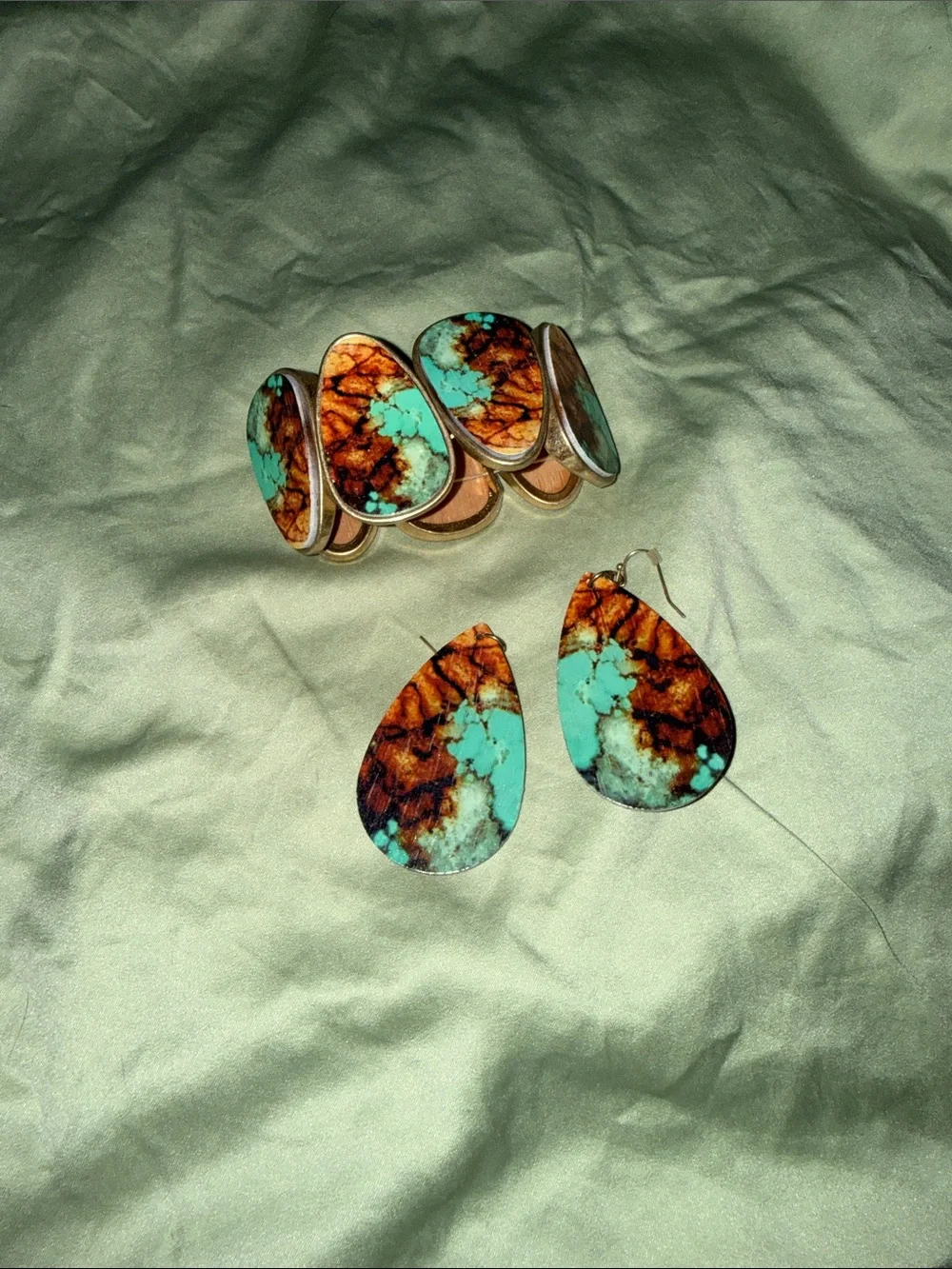 Source Unknown Turquoise and Brown Teardrop Bracelet and Earrings Set